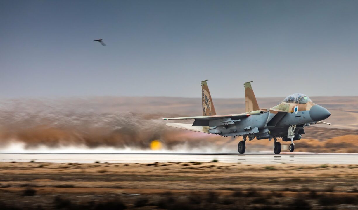 Crusoé: Israel planeja ofensiva contra o Irã por semanas, diz exército