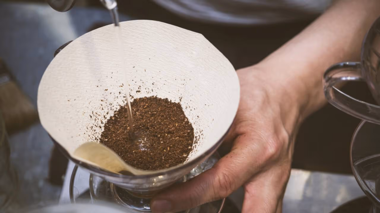 Misture café e vinagre e veja um truque que quase ninguém conhece