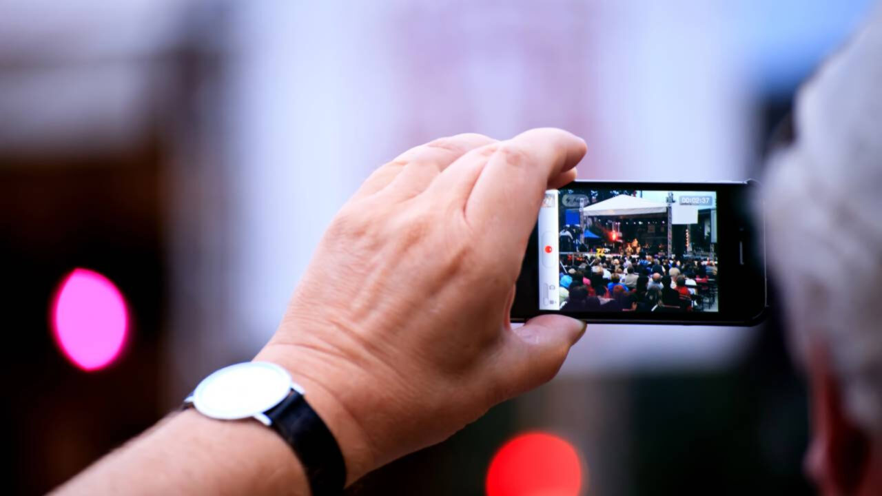 Como melhorar a qualidade da câmera do celular com um truque simples que muita gente não usa