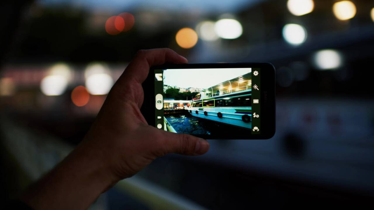 Como melhorar a qualidade da câmera do celular com um truque simples que muita gente não usa