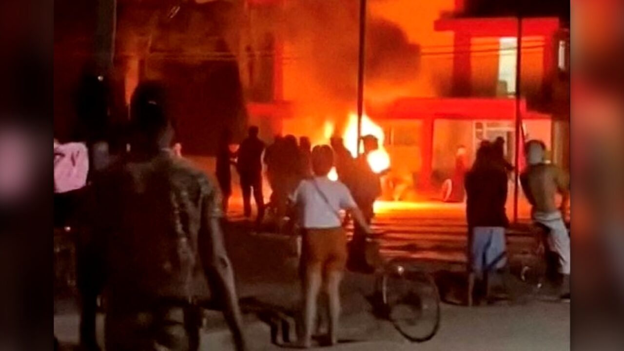 Crusoé: Cuba completa dez dias de panelaços e barricadas