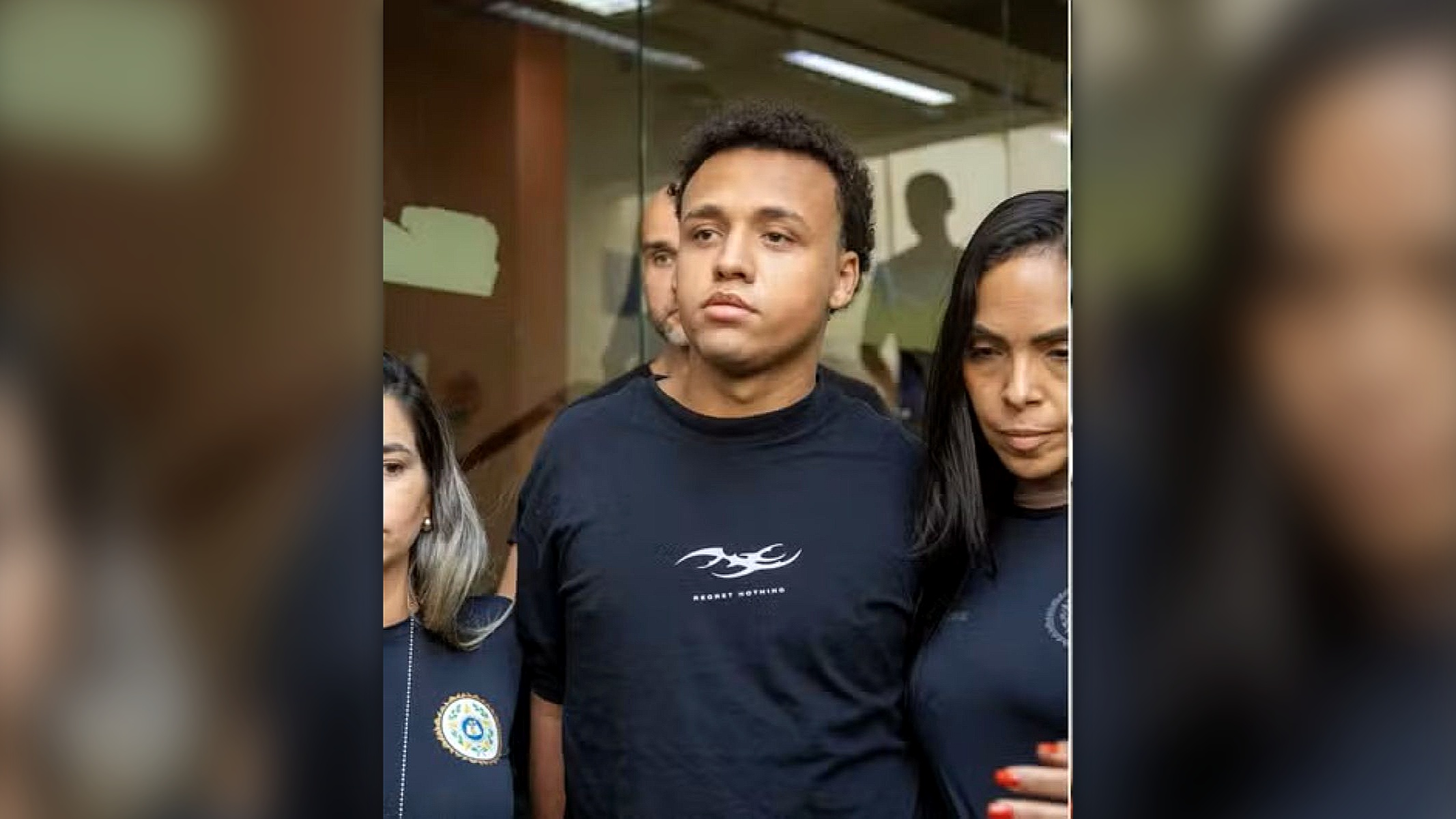 Renner recolhe camiseta usada por réu em estupro coletivo no RJ