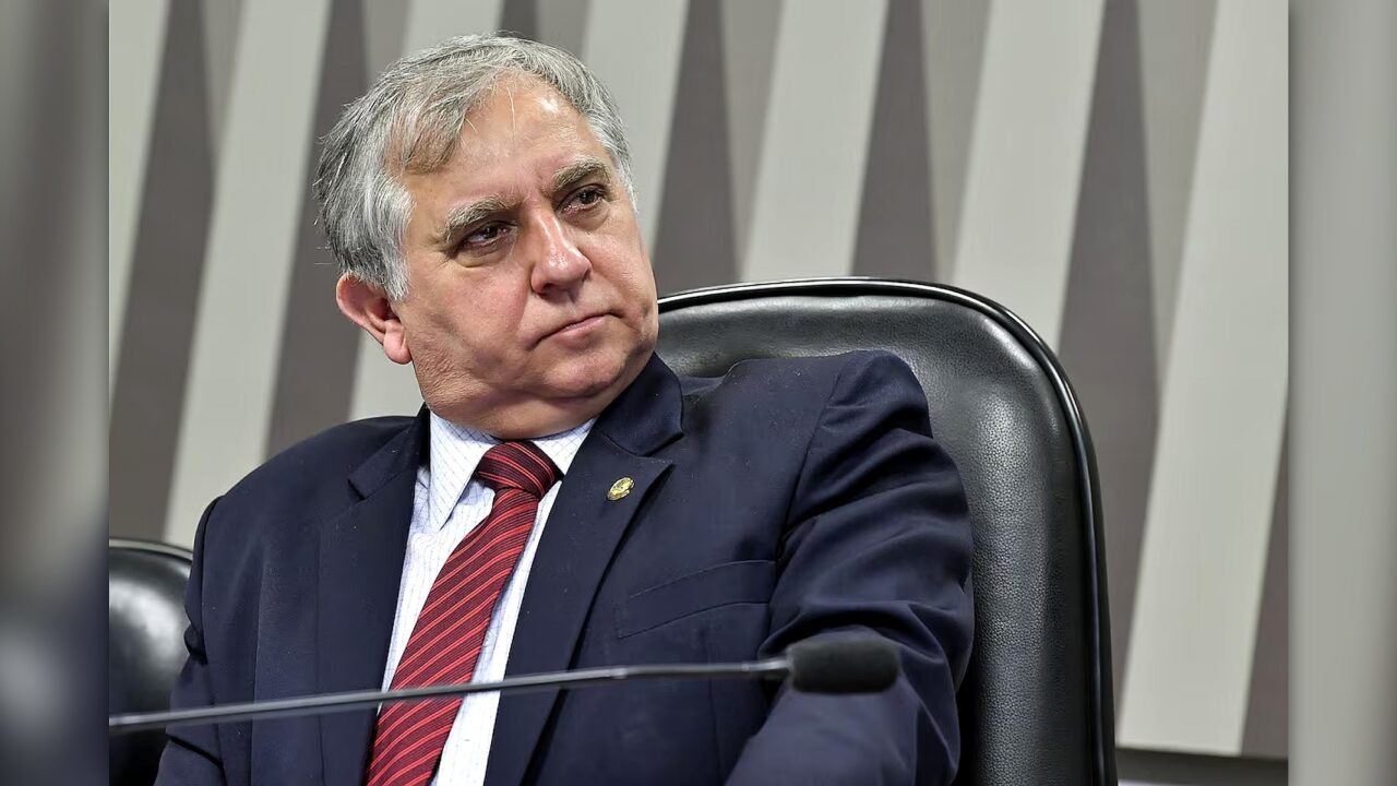 “Ibaneis sabia”, afirma Izalci sobre caso Banco Master e BRB