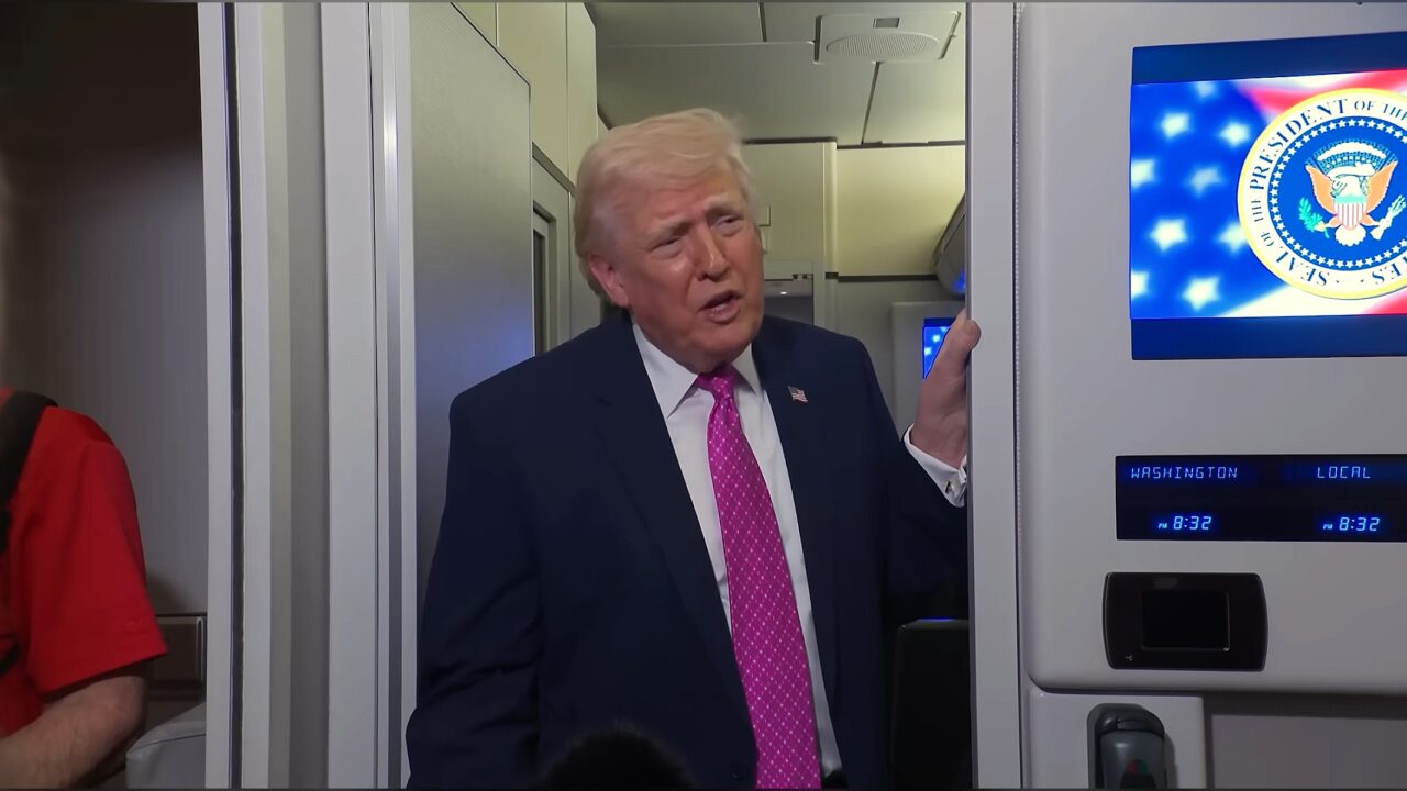 Trump acusa Irã de cobrar taxas de petroleiros no Estreito de Ormuz