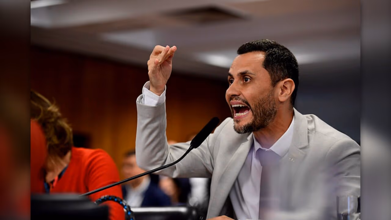 “STF vai continuar desmoralizando o Brasil para o mundo inteiro”, afirma Cleitinho