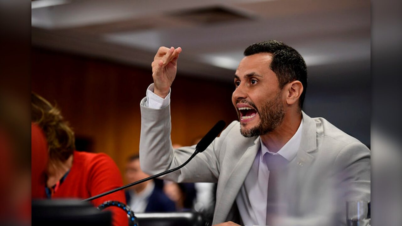 “STF vai continuar desmoralizando o Brasil para o mundo inteiro”, afirma Cleitinho
