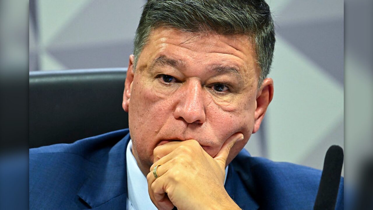 “Em qualquer país sério, Moraes estaria afastado”, diz Viana