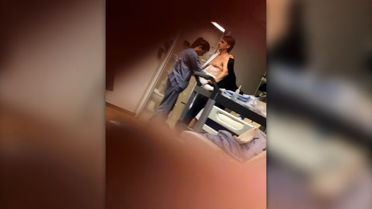 “Ele está em um leito de hospital sofrendo”, diz Carluxo sobre Bolsonaro