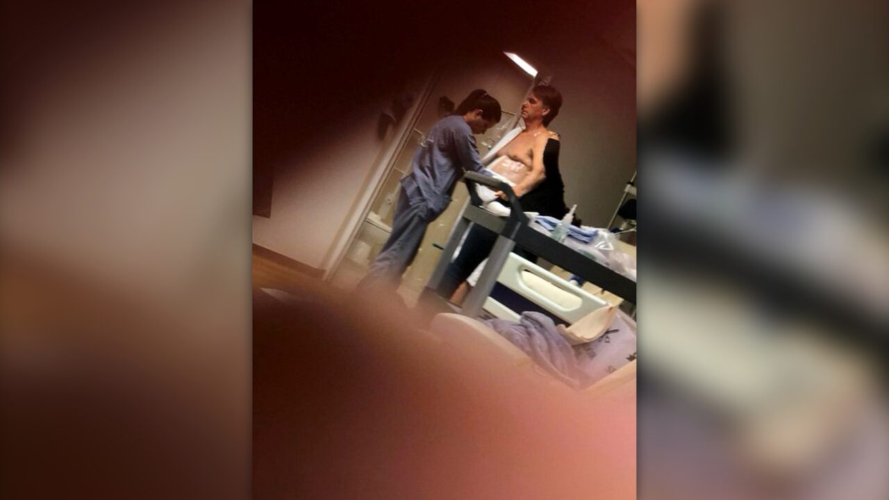 “Ele está em um leito de hospital sofrendo”, diz Carluxo sobre Bolsonaro