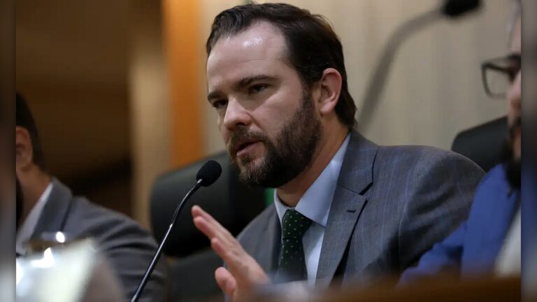 Durigan assume Fazenda e herda pressão por gastos em ano eleitoral de Lula