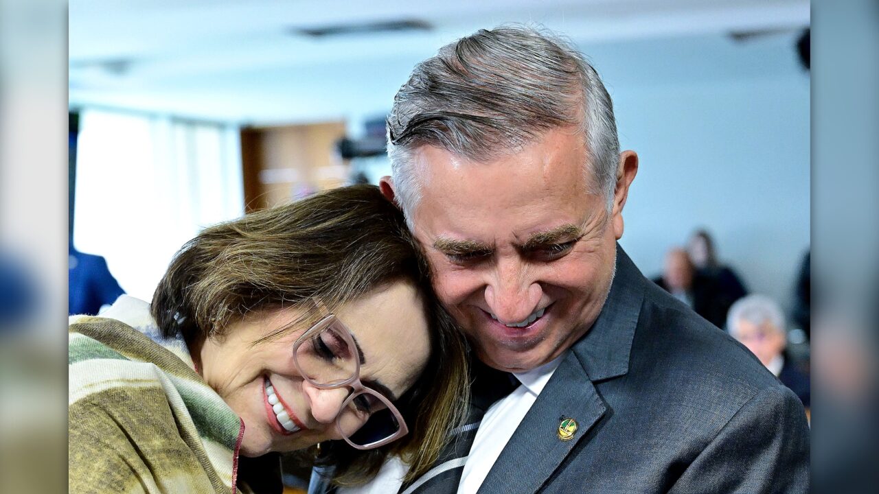 Senadores reagem à prorrogação da CPMI: “Não conseguiram encerrar”