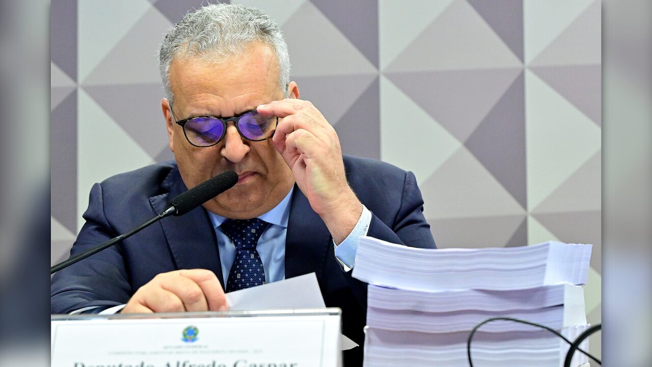 Relatório da CPMI pede indiciamento de Lupi, Onyx e outros 216 nomes