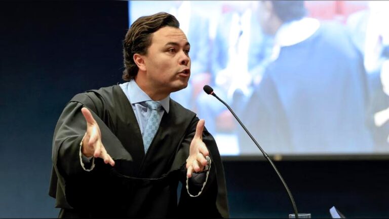 “Senado não tem espaço para frouxos e vendidos”, diz Jeffrey Chiquini