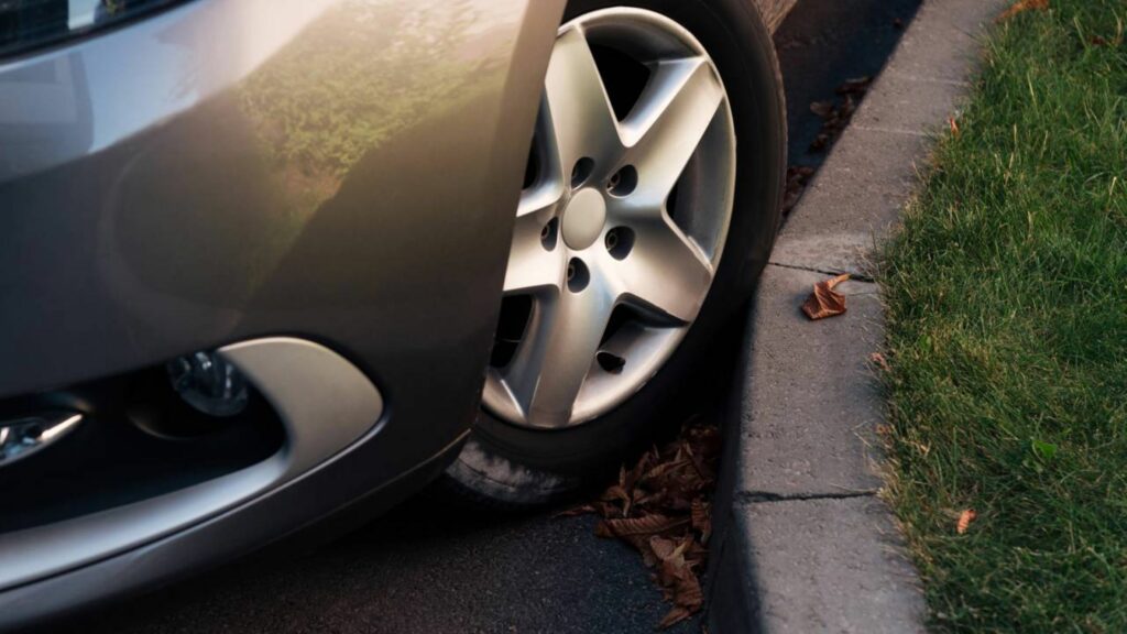 Motoristas que estacionam na esquina certamente conhecem o art. 181 do CTB
