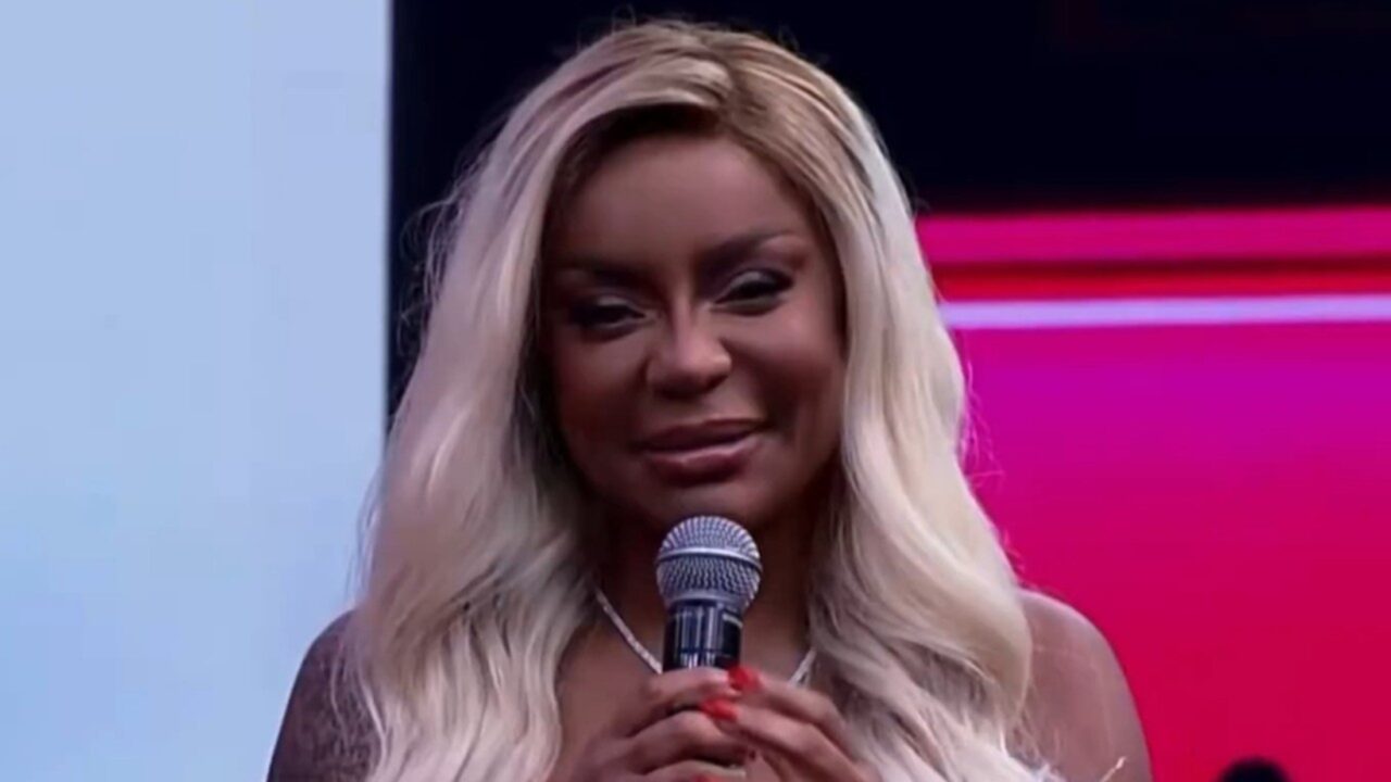 Cariúcha chora em estreia na RedeTV!