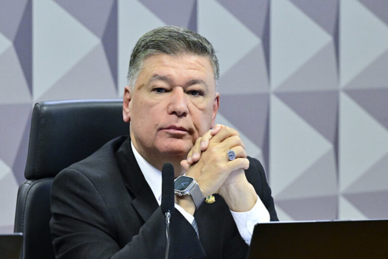 Senador propõe escala 4x3 para profissionais da segurança e da saúde