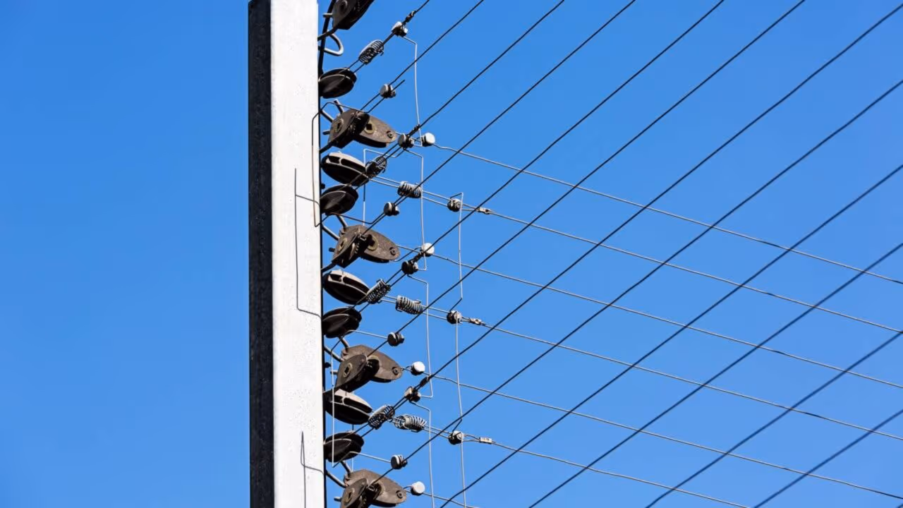 Lei sobre cerca elétrica residencial: o que a legislação permite e quais regras precisam ser seguidas