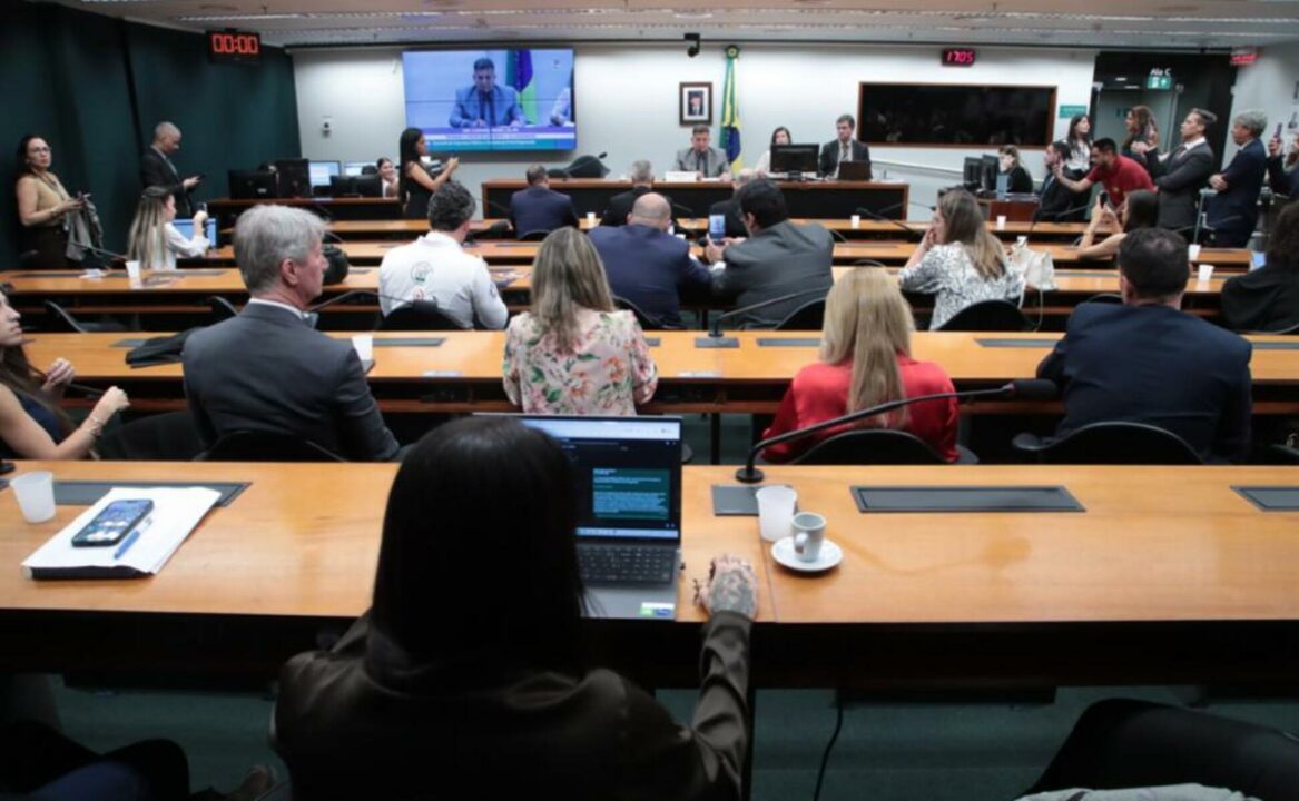 Comissão da Câmara aprova visita técnica à cela de “Sicário” de Vorcaro