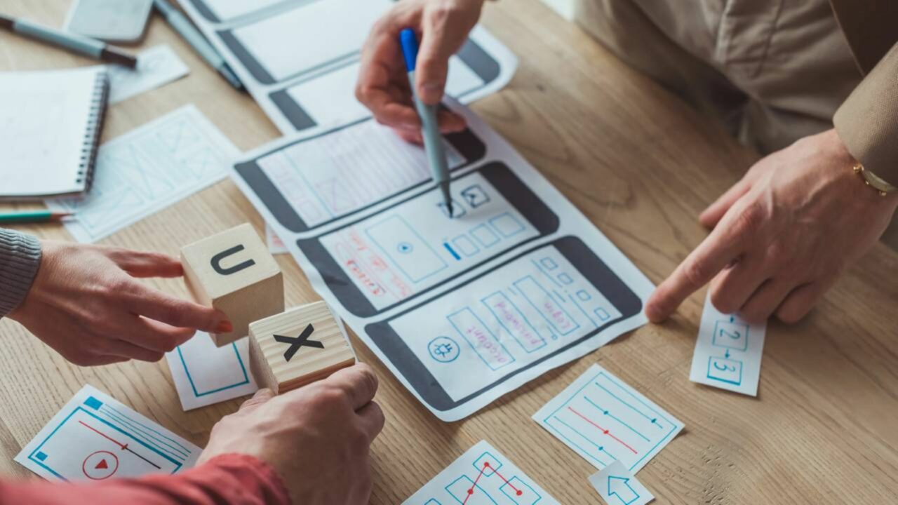 As profissões remotas com mais potencial para renda em dólar unem demanda global e rotina flexível