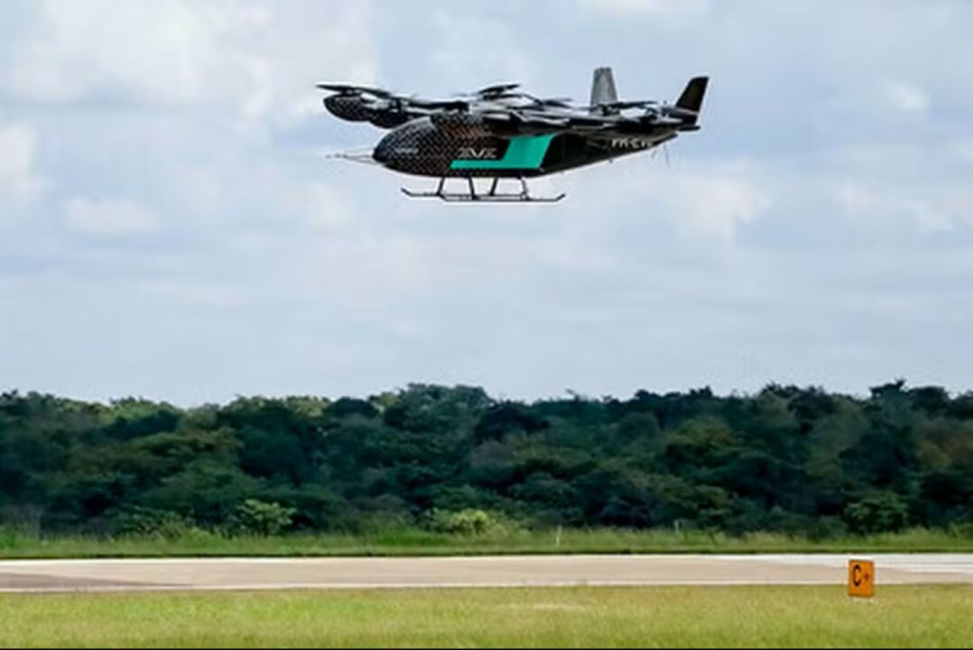 Com presença de Lula, carro voador brasileiro é testado em SP