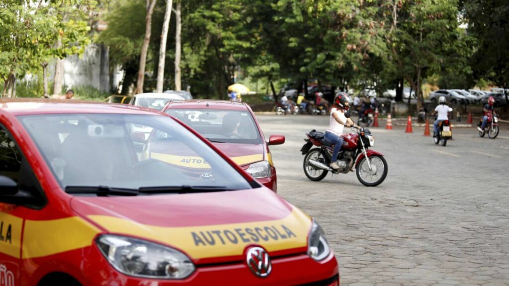 Quem precisa fazer o exame toxicológico na CNH e o que acontece se der positivo