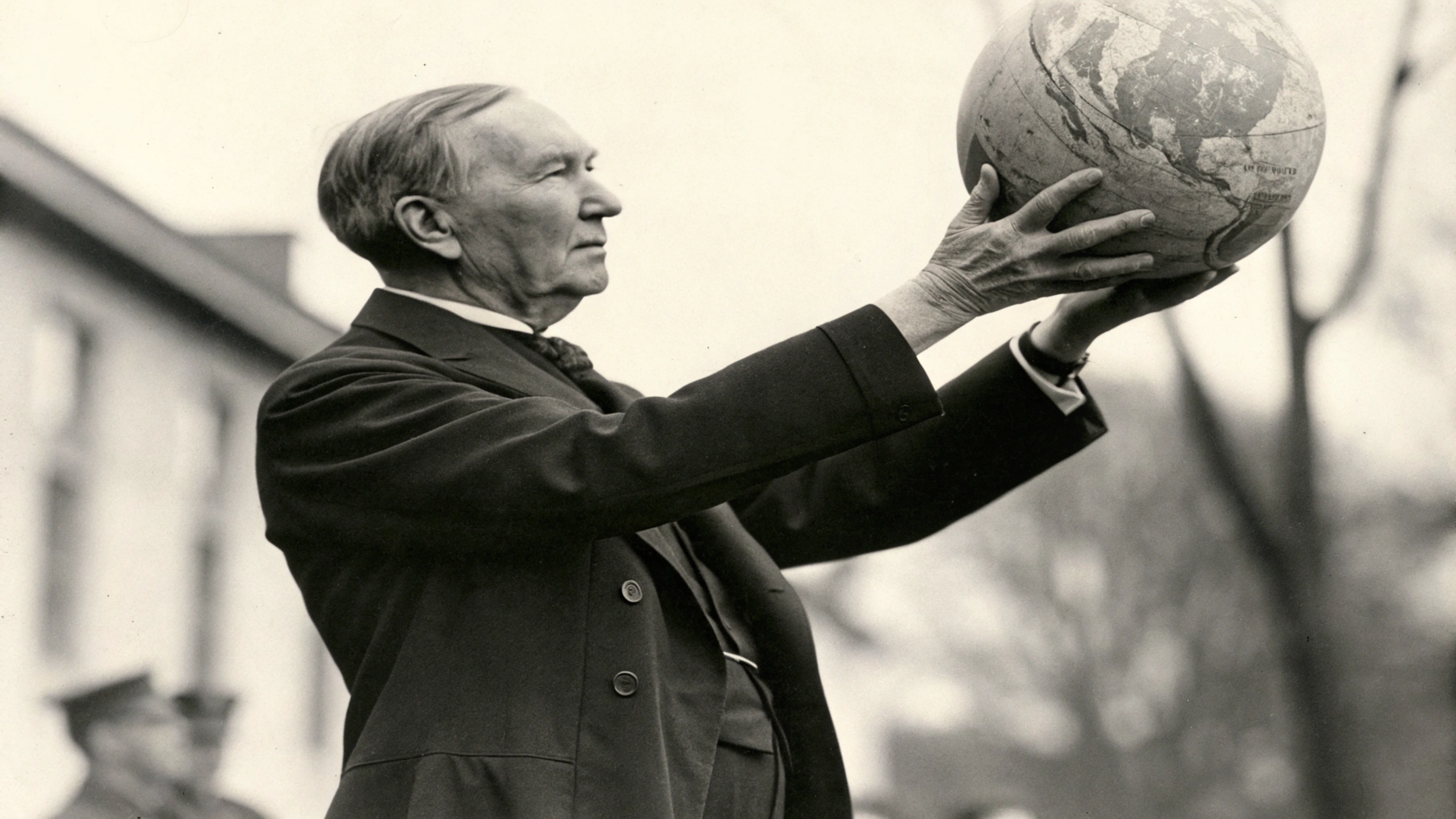 A face oculta da família do primeiro bilionário da história