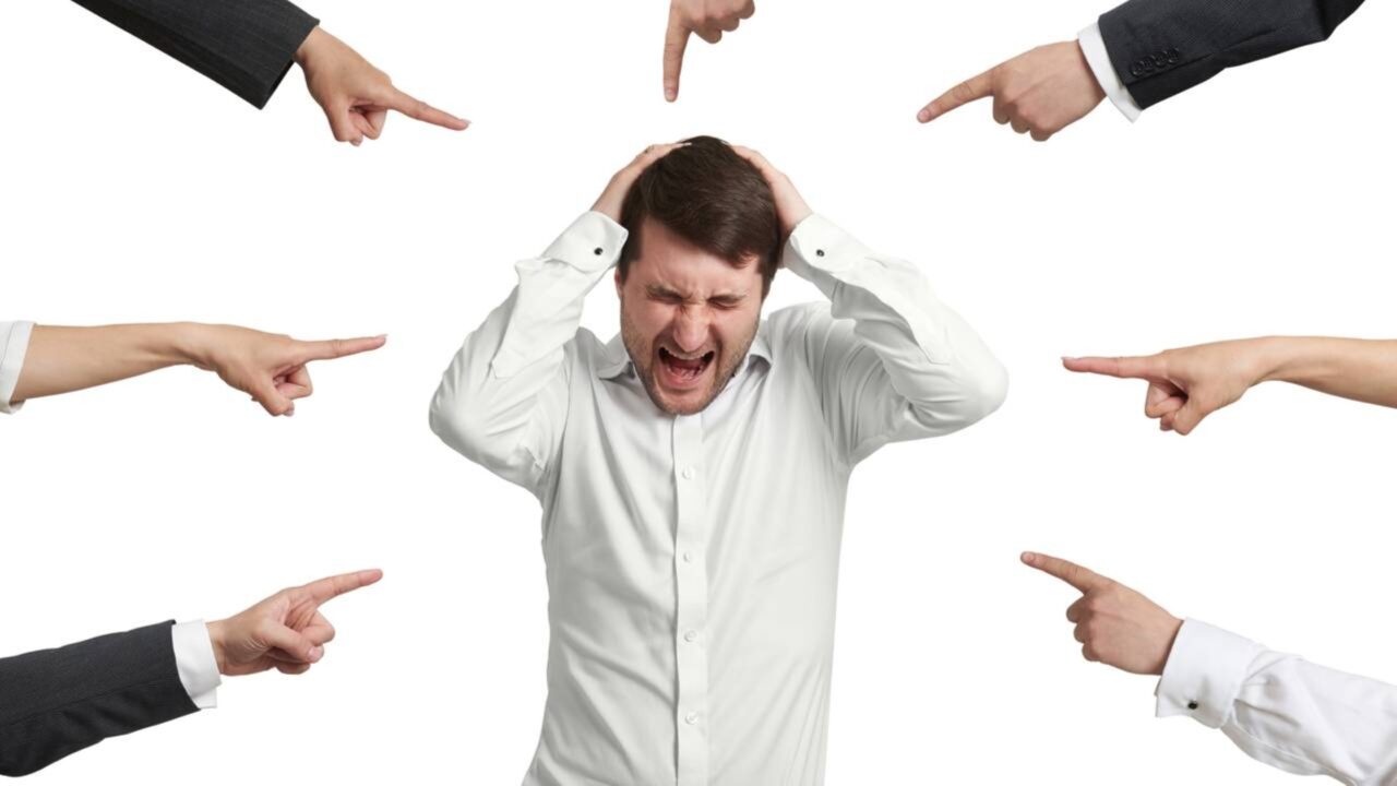 Por que algumas pessoas se sentem culpadas mesmo estando certas, segundo a psicologia