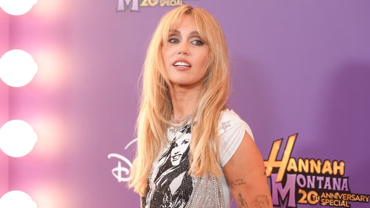 Miley Cyrus nega ter sido explorada durante Hannah Montana