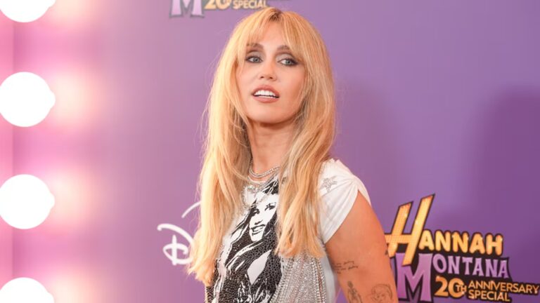 Miley Cyrus nega ter sido explorada durante Hannah Montana