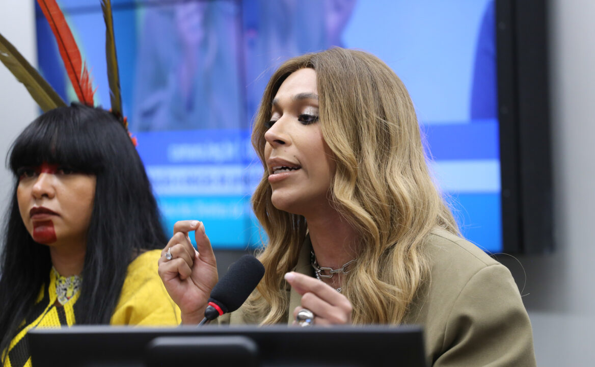 Deputados recorrem contra eleição de Erika Hilton para comissão da Câmara