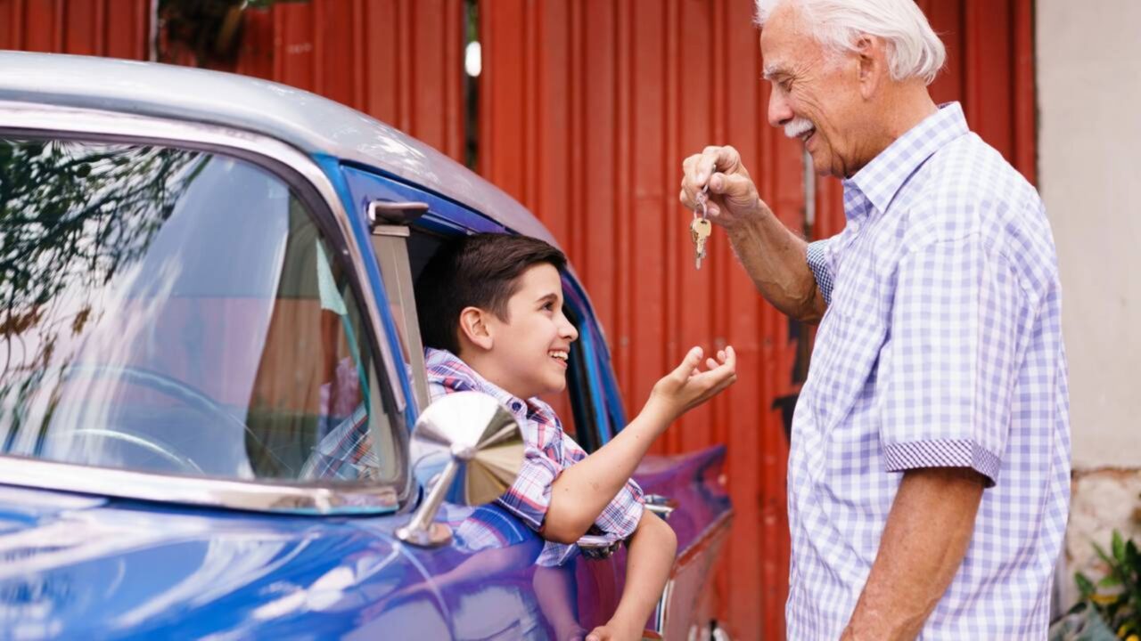 O que diz a lei sobre ensinar o filho a dirigir sem CNH, mesmo que em ruas ''mais calmas''? 
