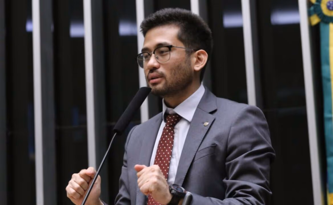 Crusoé: Kataguiri quer acabar com indenização “simbólica” por dano moral