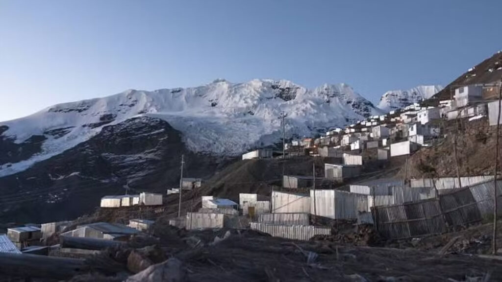 A cidade mais alta e mais perigosa do mundo desafia limites humanos todos os dias