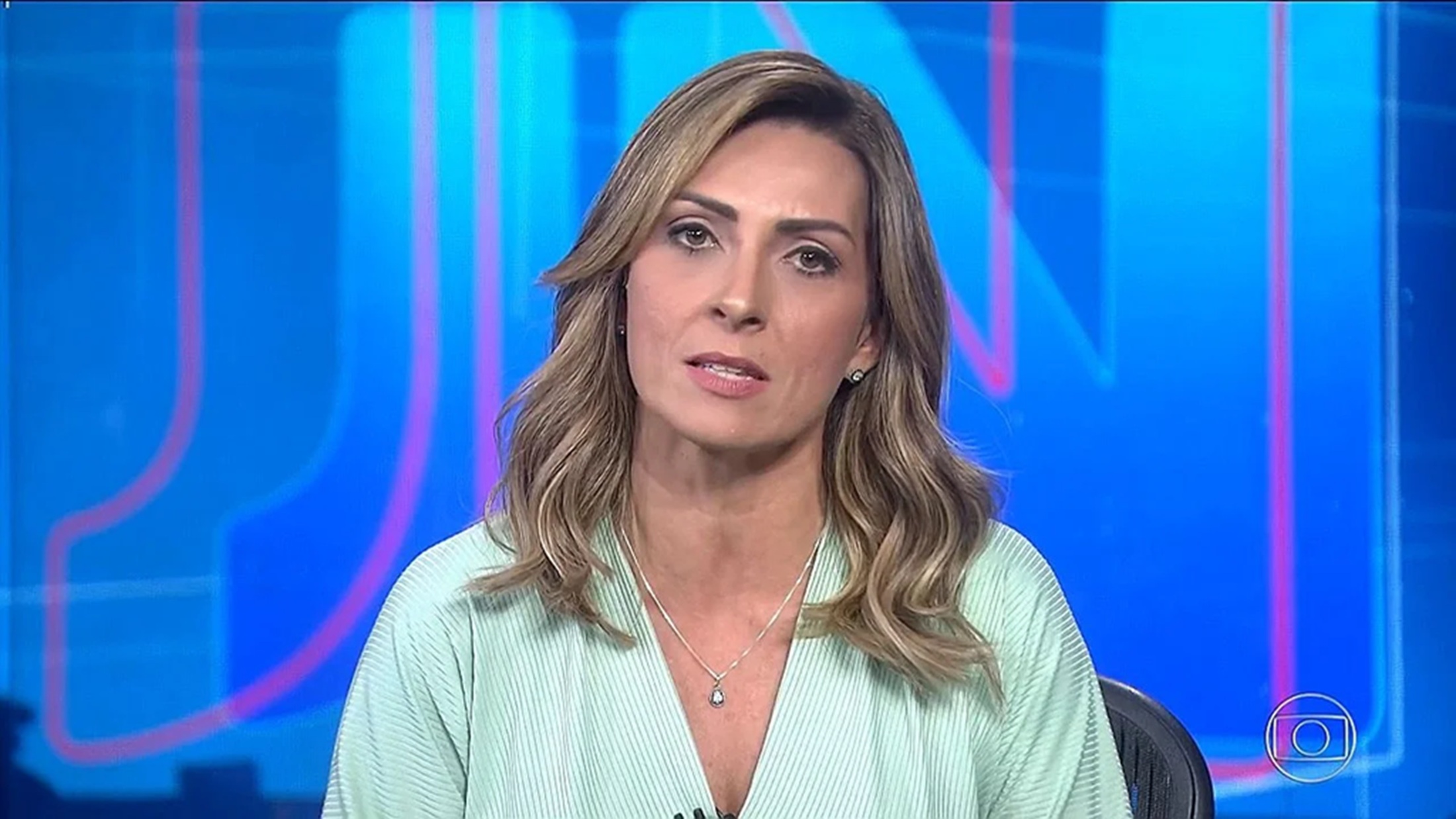 Foto de Lídia Pace na bancada do Jornal Nacional