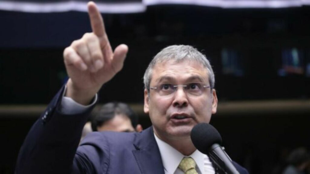 Lindbergh aciona STF e acusa testemunha de inventar acusações