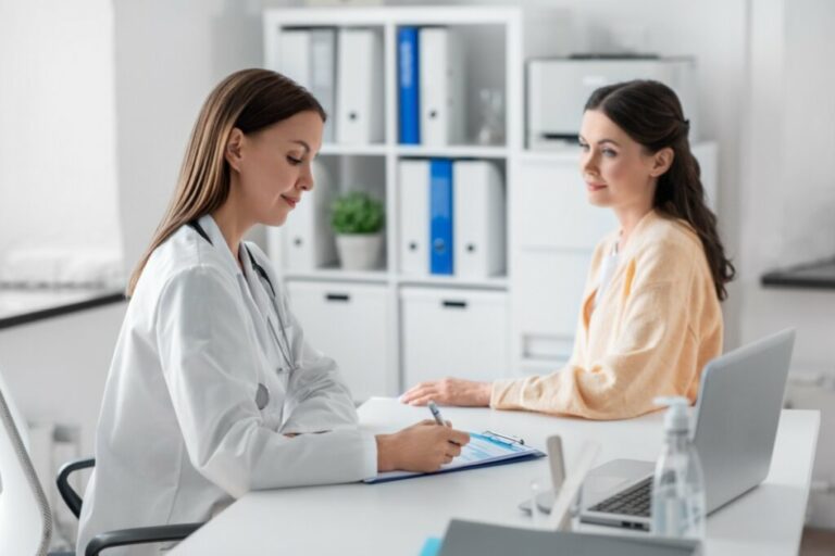 Não é só cólica: 7 sinais que podem indicar endometriose