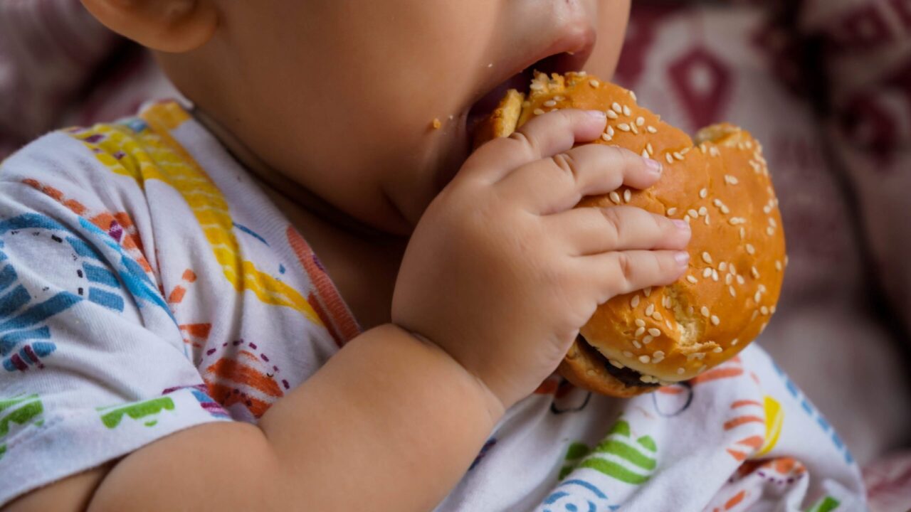 Obesidade supera desnutrição entre jovens pelo mundo