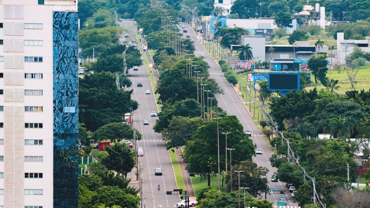 A capital mundial das árvores premiada 6 vezes consecutivas: a cidade mais verde do Brasil onde 91% das ruas são cobertas por sombra e o ar é puro o ano inteiro