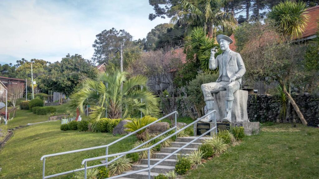 Caxias do Sul reúne fábricas, áreas urbanas e forte atividade industrial //