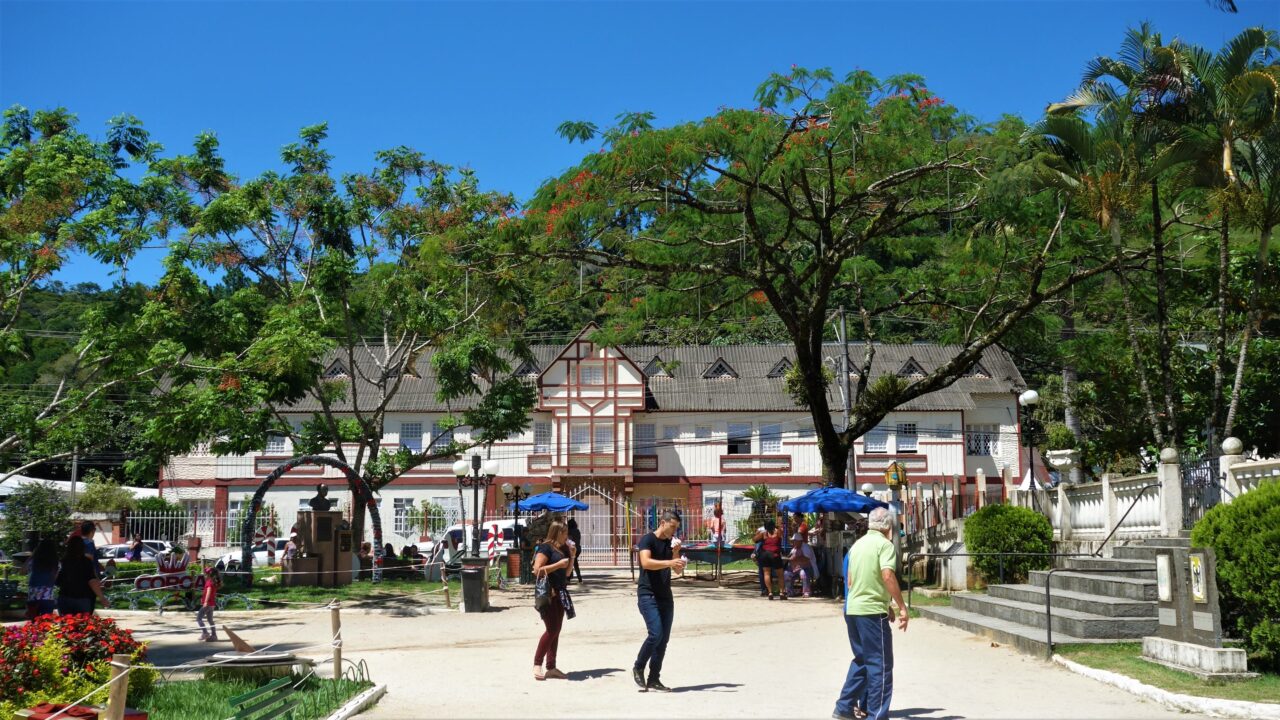 A Suíça escondida nas montanhas do Espírito Santo que encanta com ótima qualidade de vida e uma rocha que muda de cor 36 vezes ao dia