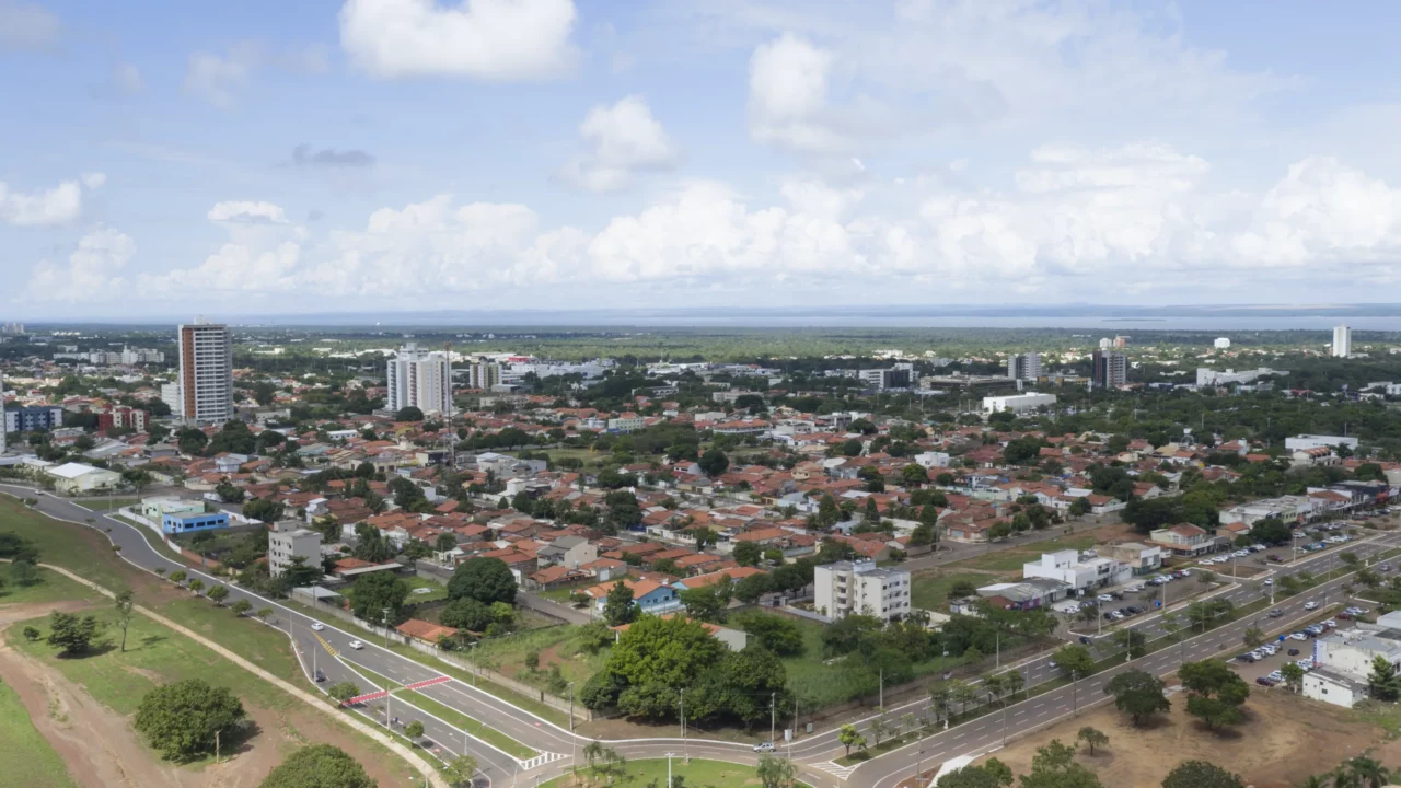 Eleita a 7ª melhor capital do Brasil em qualidade de vida: a única capital do país planejada após a Constituição tem 571 mil m² na maior praça da América Latina