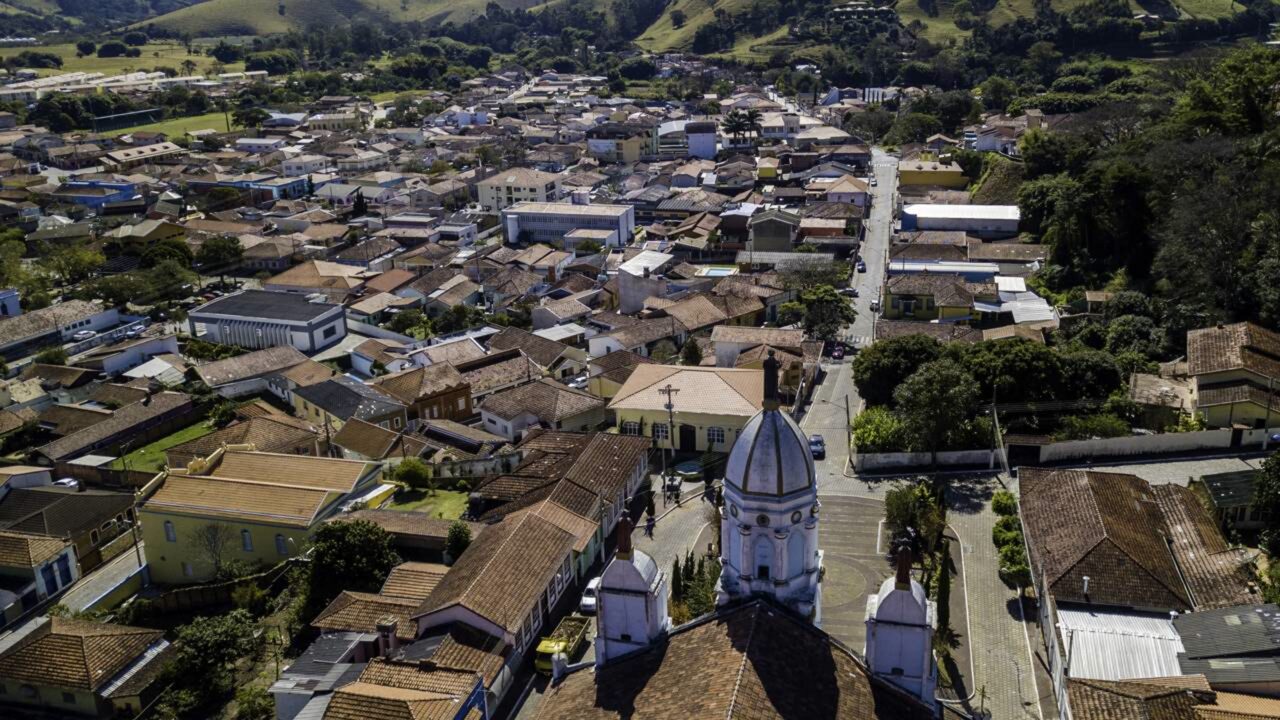 Eleita a cidade mais acolhedora do Brasil: a vila paulista de 12 mil habitantes a 33 km de Campos do Jordão com a maior pedra da Mantiqueira