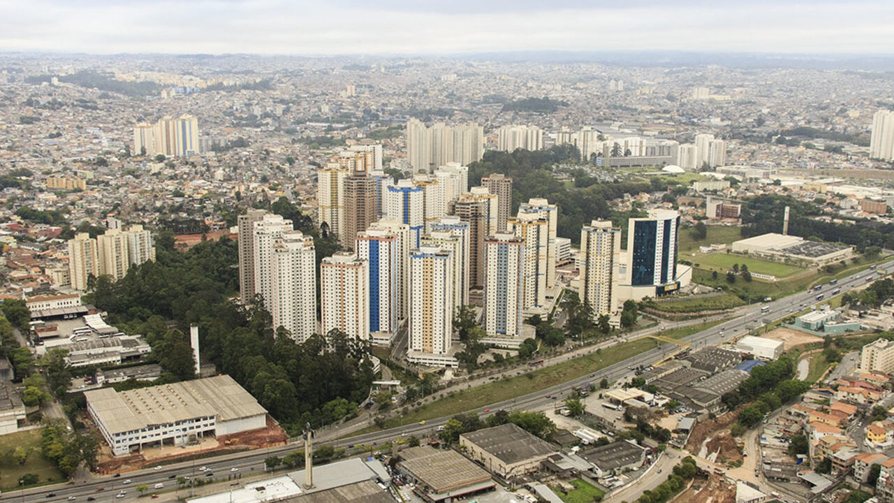 13 mil pessoas por km² e nenhuma área rural: a cidade mais “apertada” do Brasil tem seu próprio Cristo Redentor