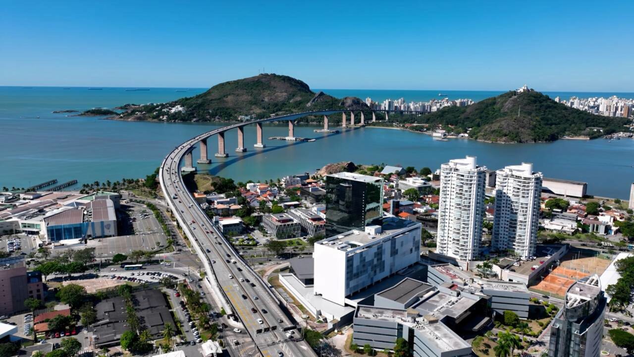 A cidade-ilha com a 2ª melhor qualidade de vida entre as capitais do Brasil tem praias urbanas e moqueca premiada