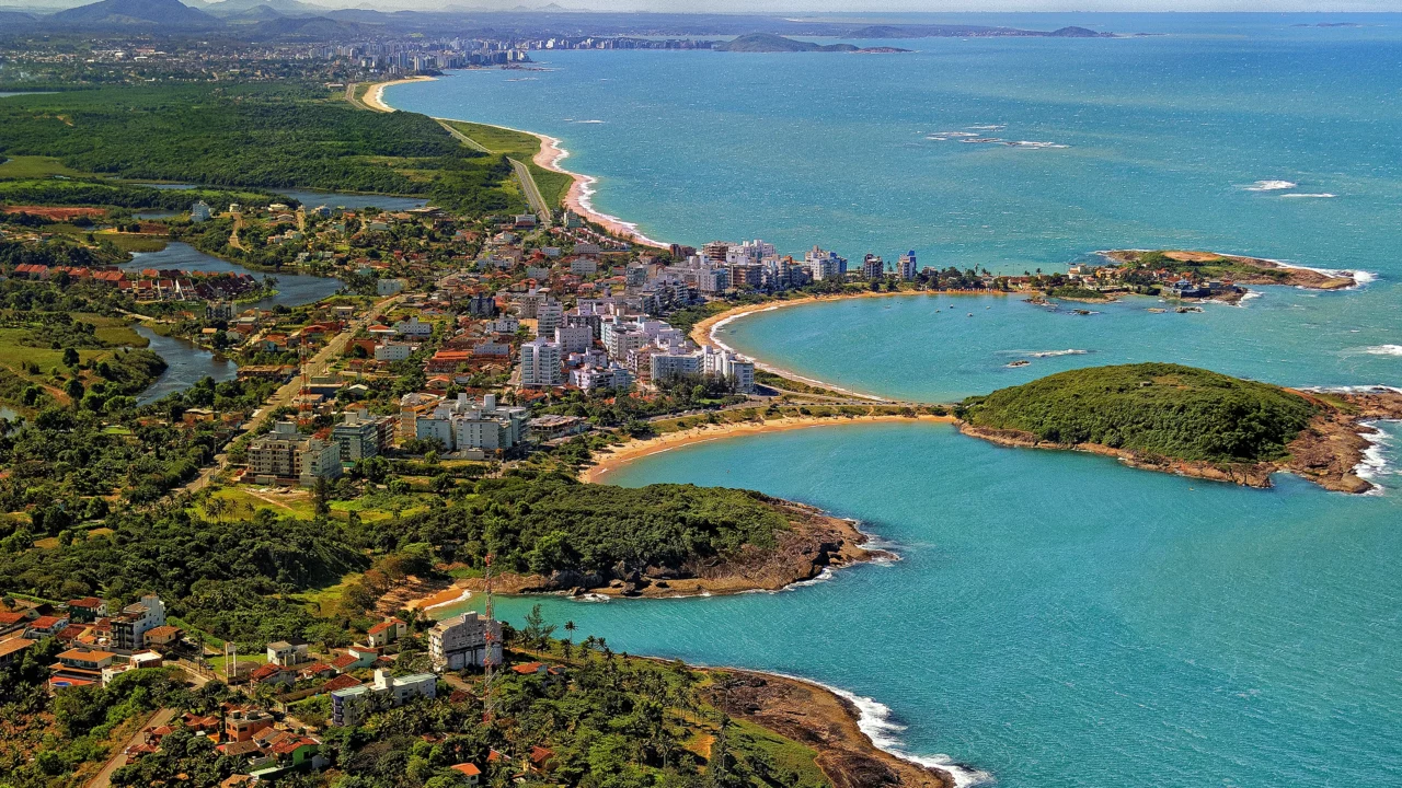 A cidade costeira das “areias mágicas” que promete curar doenças e oferece vida mansa o ano todo