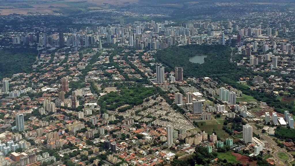 Projetada em 1943 por quem nunca a visitou: essa cidade lidera há décadas os rankings de qualidade de vida do Brasil e tem 400 mil árvores nas ruas