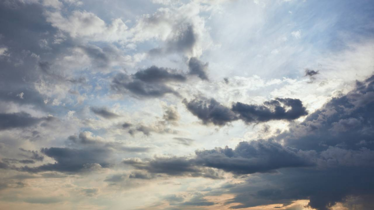 A diferença de massar de temperatura entre as nuvens é o que causa a turbulência - Créditos: depositphotos.com / AntonMatyukha