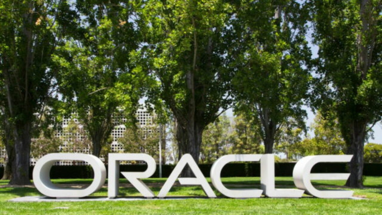 Oracle anuncia demissões para bancar expansão em IA