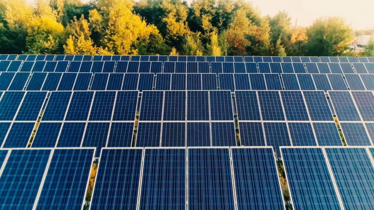 Megaestudo com 1,25 milhão de sistemas na Alemanha desmonta o mito da degradação rápida da energia solar