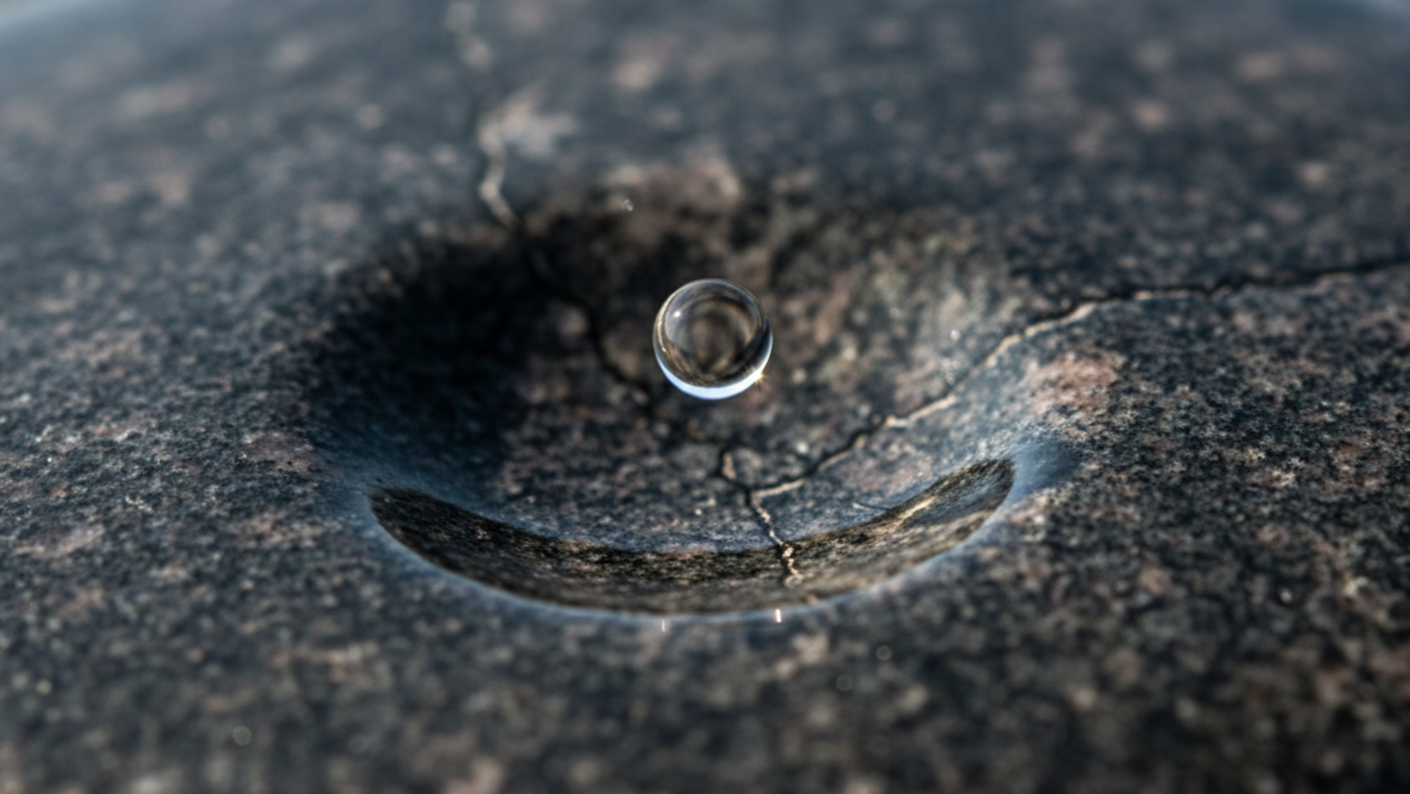 Provérbio chinês: “A água é a coisa mais macia do mundo, mas ela perfura a rocha mais dura.”